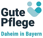 Zu sehen ist ein schlichtes Logo mit den Worten „Gute Pflege – Daheim in Bayern“ sowie einem stilisierten Herzsymbol aus zwei abstrakten Personenfiguren in Blau- und Türkistönen.